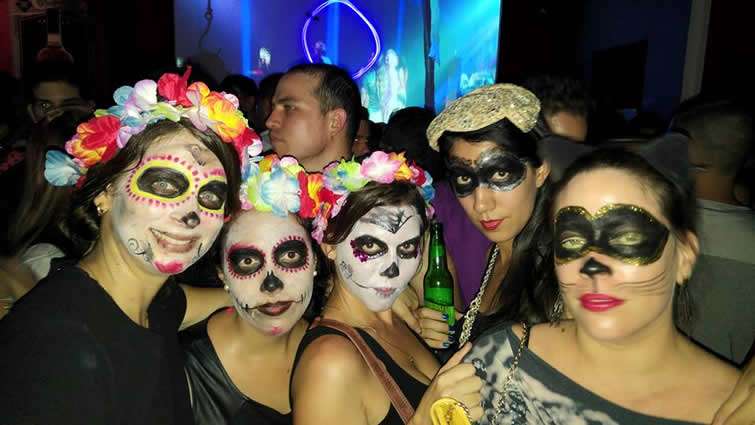 Halloween en el King Bar-Restaurante en La Habana.