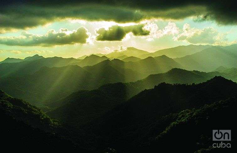 La Sierra Maestra vista desde el Viaducto La Farola / Foto: Alain L. Gutiérrez Almeida