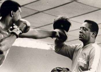 Foto de archivo del legendario entrenador de boxeo Alcides Sagarra (d), cuando lideraba el cuerpo técnico del equipo cubano.