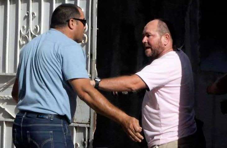 Agresión por un agente de un servicio privado de seguridad a un fotógrafo de la agencia EFE durante la visita de Rihanna a La Habana. Foto: tomada de Facebook