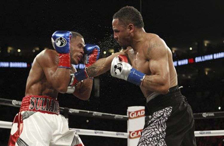 El cubano Sullivan Barrera poco pudo hacer ante la meastría de Andre Ward / Foto: Roc Nation