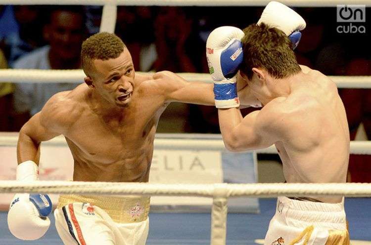 El Príncipe Lázaro Álvarez demostró ante los Tigres el porqué es considerado el mejor boxeador cubano en la actualidad / Foto: Ricardo López Hevia