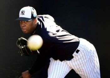 El holguinero Aroldis Chapman, cerrador de los Yanquis de New York, desde que esta fuera de Cuba no ha dejado de apoyar a su selección. Foto: Thomas A. Ferrara / Newsday