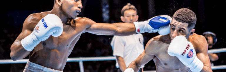 Johanys Argilagos, izquierda, peleando con el británico Galal Yafai. Foto: AIBA.