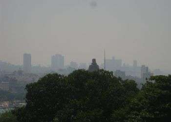 La Habana bajo una densa capa de Polvo del Sahara. Fotografía tomada por el Meteorólogo Lic. Elier Pila desde la Loma de Casablanca, en La Habana, el 15 de agosto del 2014 a las 3:18 p.m.