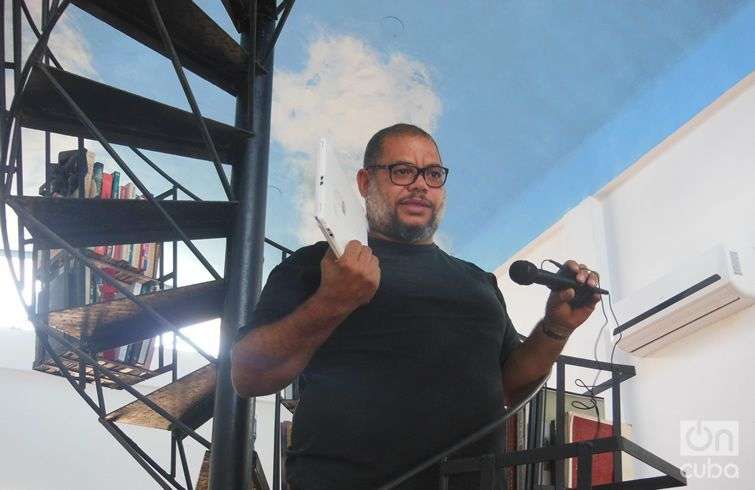 Alexis Leyva Machado, Kcho, anfitrión del evento.