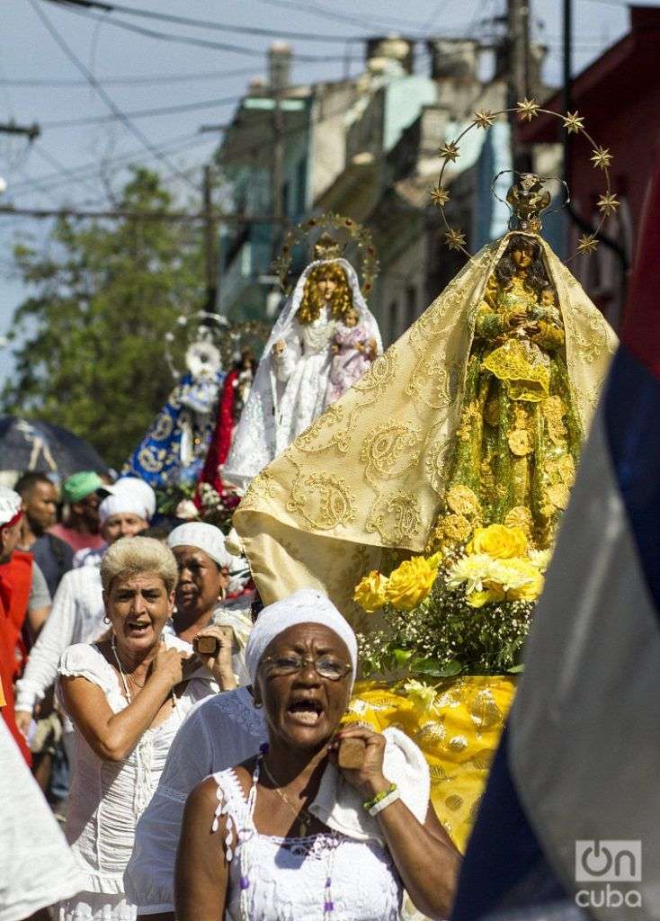 Procesión del Cabildo en Regla. Foto: Yaniel Tolentino.