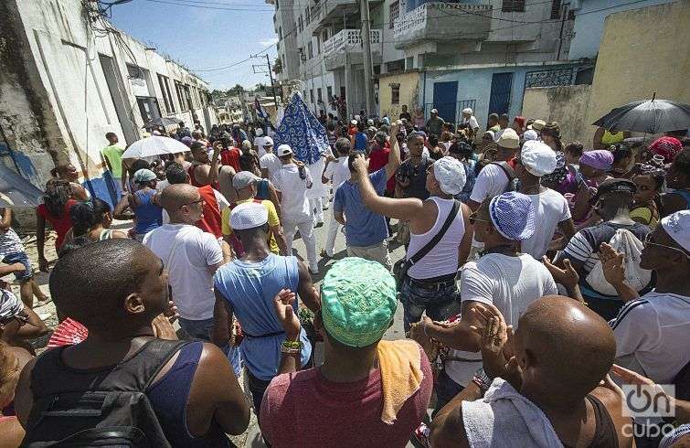 Este 9 de septiembre Santa Bárbara y las vírgenes de Las Mercedes, La Caridad y Regla salieron otra vez a la calle. Foto: Yaniel Tolentino.