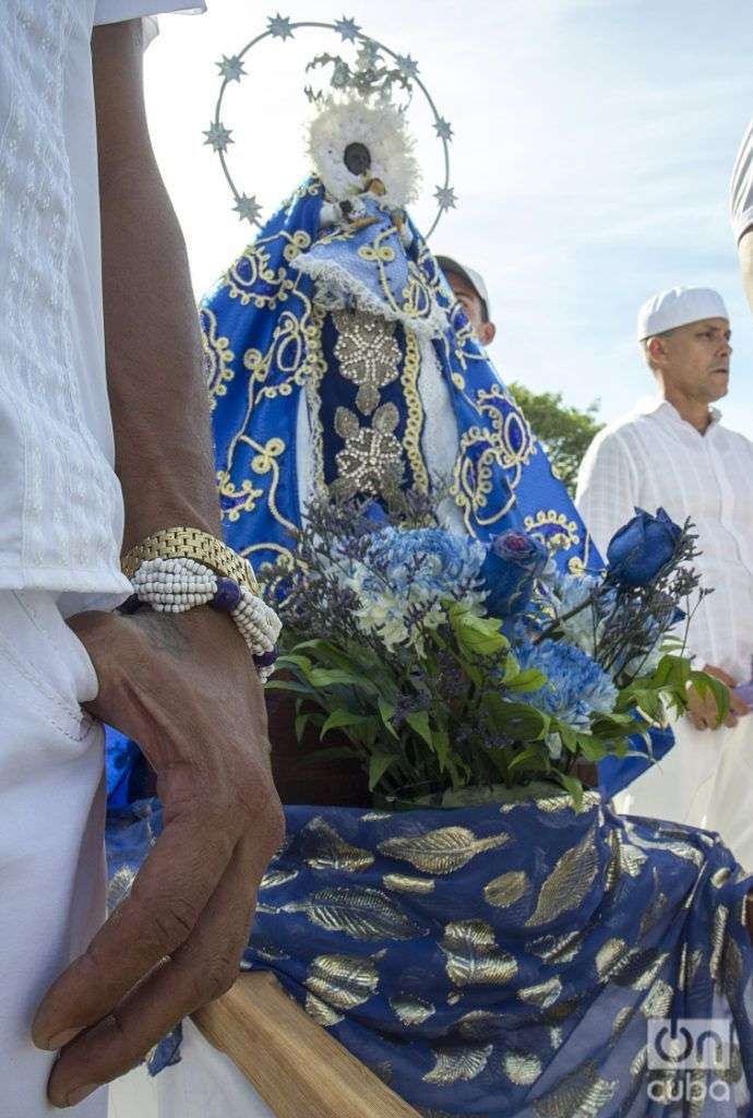 Procesión del Cabildo en Regla. Foto: Yaniel Tolentino.