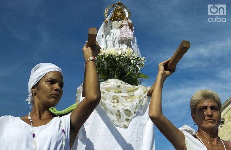 Procesión del Cabildo en Regla. Foto: Yaniel Tolentino.