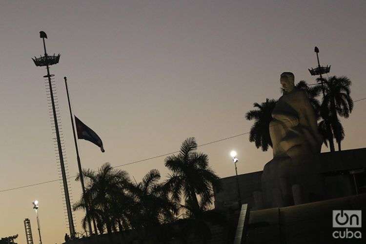 La Plaza de la Revolución esta madrugada. Foto: Ismario Rodríguez.