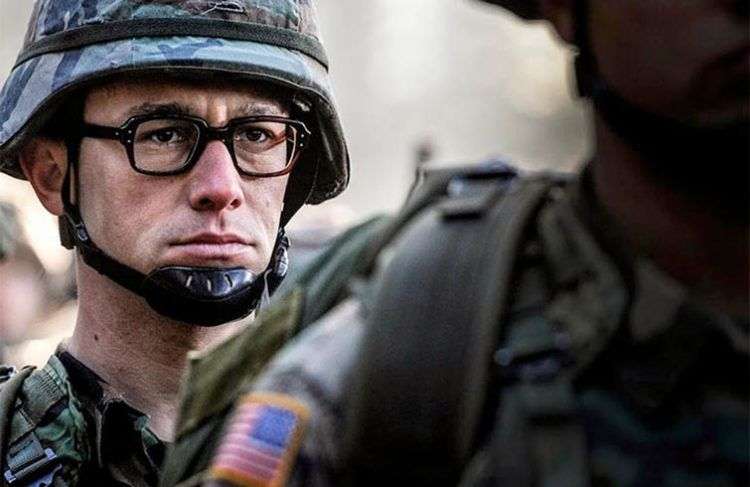 Fotograma del largometraje Snowden, de Oliver Stone.