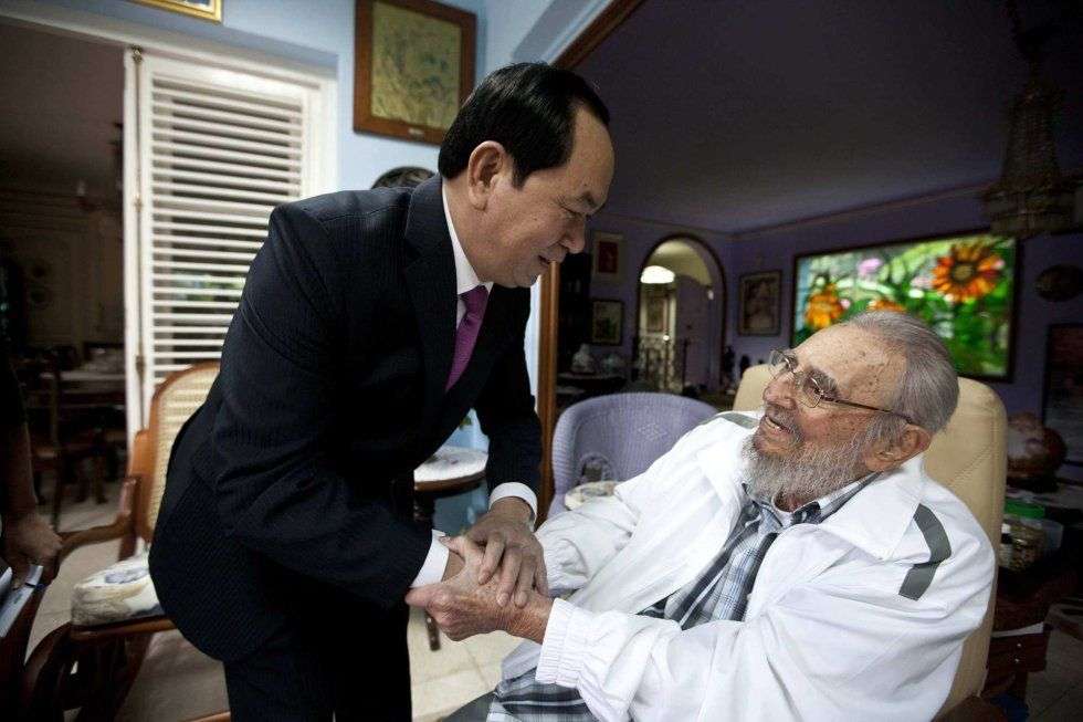 Fidel Castro recibió el pasado 15 de noviembre al presidente de Vietnam, Tran Dai Quang. Esta es una de las últimas imágenes del líder cubano antes de su muerte este 25 de noviembre. Foto: Alex Castro.