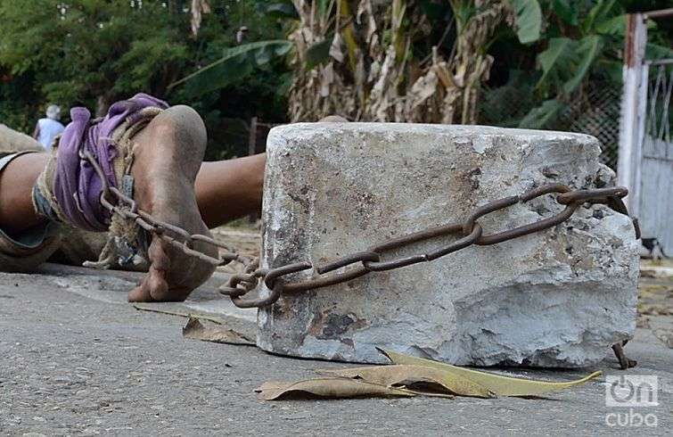 Cumpliendo una promesa. Foto: Otmaro Rodríguez.