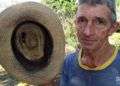 José Luis anda siempre con un alacrán dentro de su sombrero. Foto: Ronald Suárez.