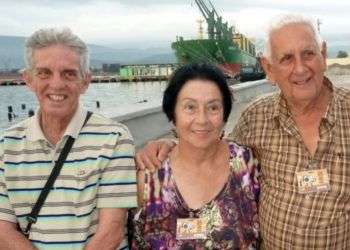 Alberto Luberta (a la derecha), junto a su esposa Caridad Martínez y al multifacético realizador Iván Pérez, ambos compañeros suyos por muchos años en Radio Progreso. Foto cortesía de Manuel Alejandro Rodríguez Yong.