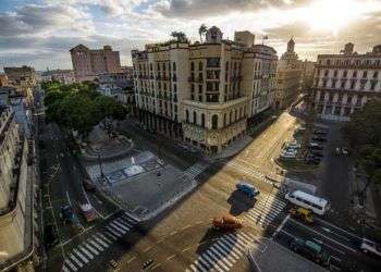 Prado y Neptuno, La Habana Vieja. Foto: Jeff Cotner.