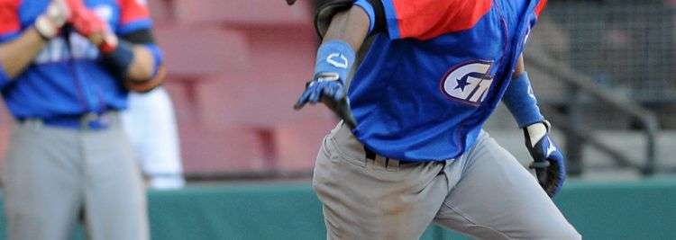 Roel Santos en el juego inaugural de Cuba en la Serie del Caribe. Foto: Ricardo López Hevia.