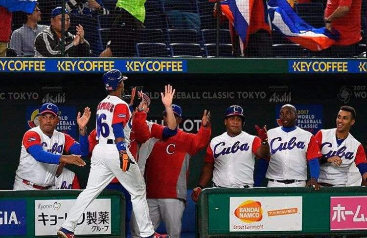 Luego de un inicio incierto, Cuba calentó sus bates frente a China. Foto: info7.mx.