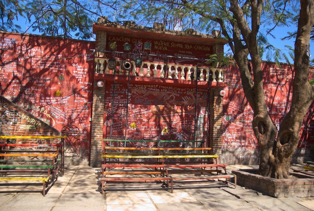 Patio de El Mejunje, en Santa Clara. Foto: Follo: Tomada de www.lezumbalaberenjena.com