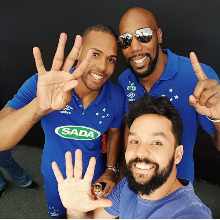 William Arjona "El Mago", Robertlandy Simón y Yoandy Leal Hidalgo. "O trio campeão que você respeita!": ¡El trío campeón que respetas!: Yoandy Lean en Facebook.