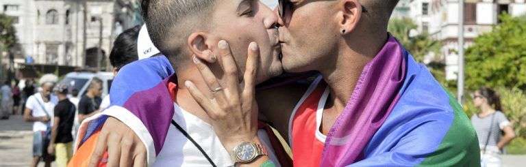 Tradicional conga de La Piragua al Pabellón Cuba en la X Jornada Cubana contra la Homofobia y la Transfobia. Foto: Otmaro Rodríguez.