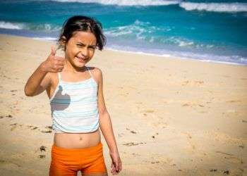 Encuentro de Wahine Project con niñas surfistas en la playa de 70 en La Habana. Septiembre de 2016. Foto: OlaPiCreative.