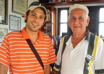 Alberto Luberta (derecha) y Ahmed Otero, maestro y alumno en la escritura de Alegrías de sobremesa. Foto: cortesía de Ahmed Otero.