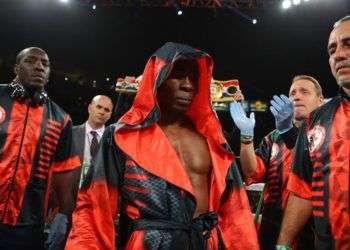 Guillermo Rigondeaux (al centro) junto a su equipo en el Mandalay Bay de Las Vegas. Foto: Tom Hogan / Roc Nation Sports.