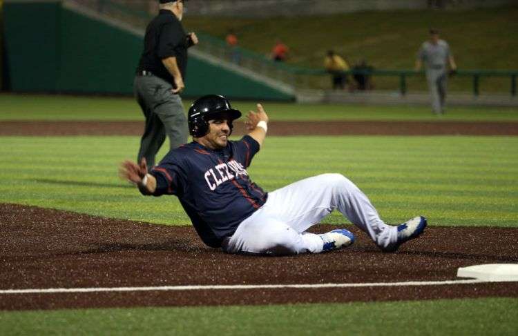 El camagüeyano Ermindo Escobar, con los Cleburne Railroaders de la American Association. Foto: Sitio de los Cleburne Railroaders.