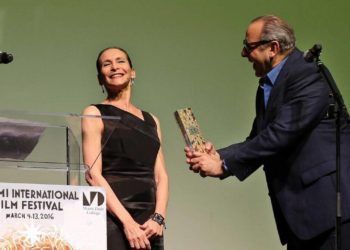 La bailarina cubana Rosario "Charín" Suárez y el director de cine Orlando Rojas durante la clausura del 33º Festival Internacional de Cine de Miami. Foto: Pedro Portal.