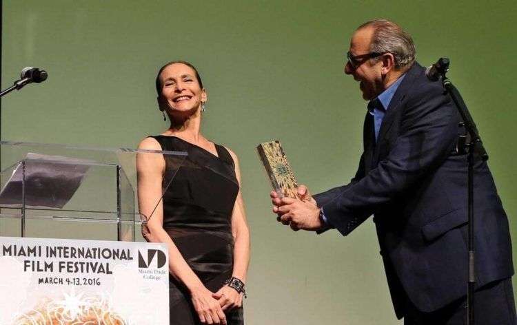 La bailarina cubana Rosario "Charín" Suárez y el director de cine Orlando Rojas durante la clausura del 33º Festival Internacional de Cine de Miami. Foto: Pedro Portal.