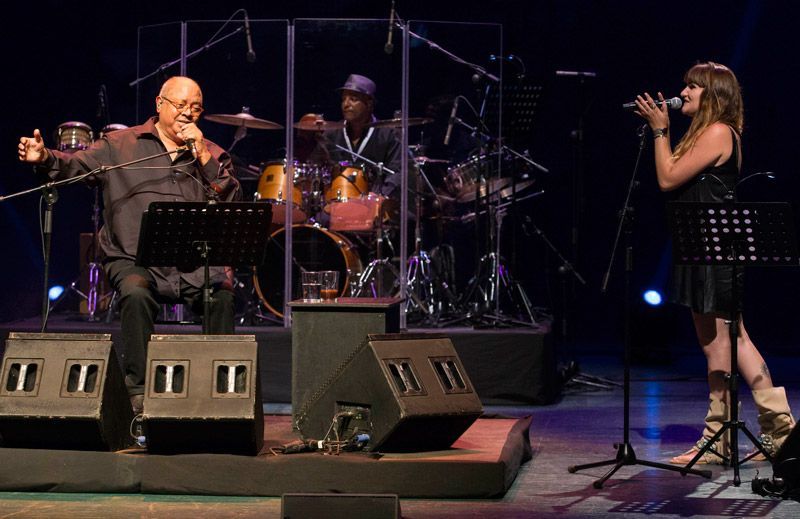 Pablo durante el concierto del Festival "La Mar de Músicas" en el Auditorio del Batel de Cartagena, Murcia. Presentó "Canciones para siempre" junto a Víctor Manuel, Rozalén y Jorge Marazu. Foto: Marcial Guillén / EFE.