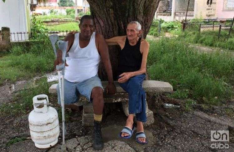 Jorge, el decano de la Peña (izquierda), junto a Neldo, de la Cátedra de Desnutrición. Foto: Ricardo Riverón.