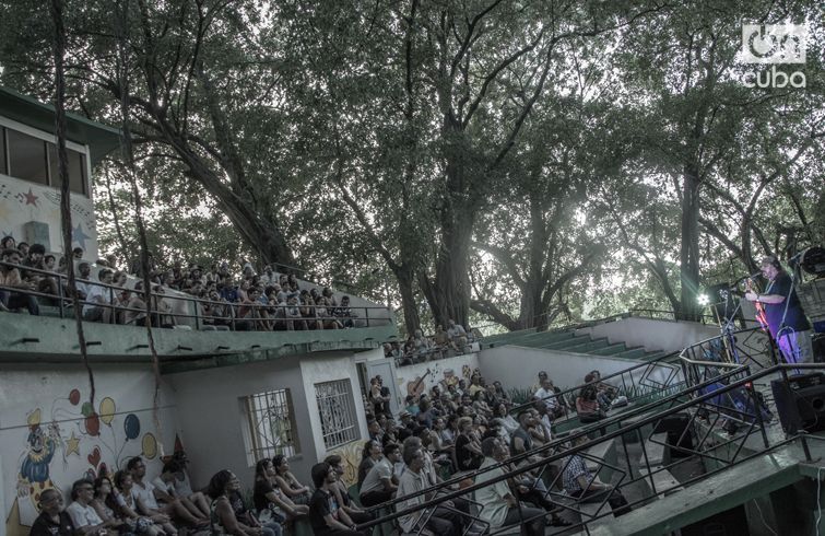 Peña de Frank Delgado en el Almendares. Foto: Regino Sosa.