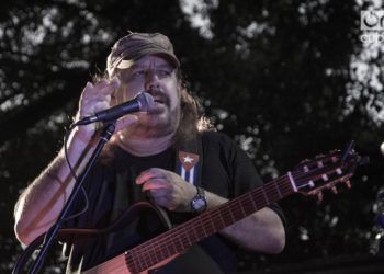 Frank Delgado en su peña del Almendares. Foto: Regino Sosa.