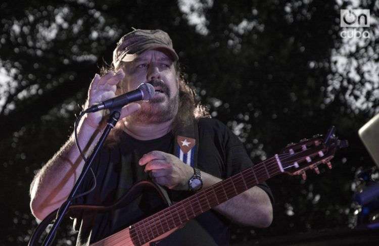 Frank Delgado en su peña del Almendares. Foto: Regino Sosa.