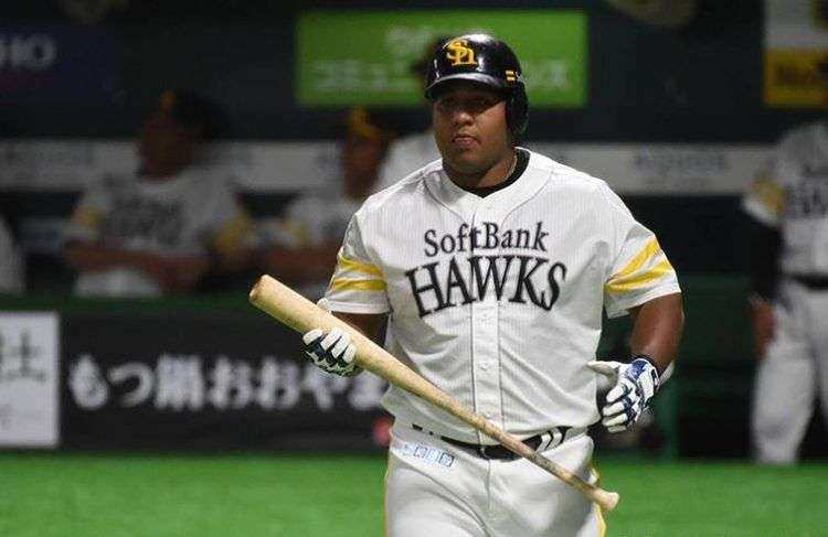 Alfredo Despaigne tiene 34 jonrones en esta temporada del béisbol japonés. Foto de CNC TV Granma.