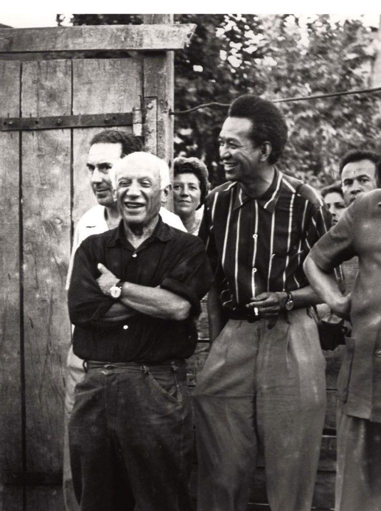 El pintor cubano Wifredo Lam llegó a ser gran amigo y admirador de Pablo Picasso. El retrato fue tomado en 1954.