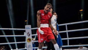 Argilagos triunfó en su corta carrera como amateur, y ahora probará en el profesionalismo. Foto: @AIBA_Boxing / Twitter.