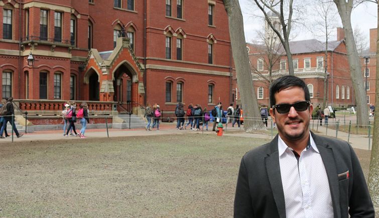 El realizador y periodista Danny González Lucena durante su estancia en Harvard.