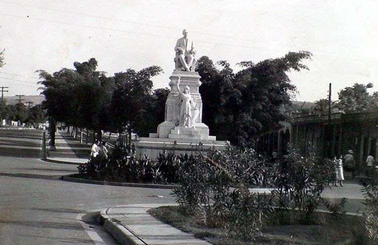 Monumento a Tomás Estrada Palma inaugurado en Santiago de Cuba en 1918. Foto: archivo de Ignacio Fernández Díaz.
