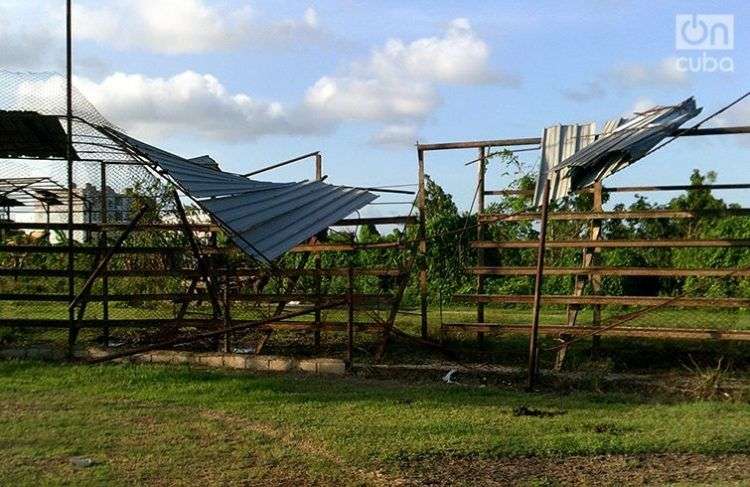 Estadio “Hermanos Lamadrid” del antiguo central “José René Riquelme” de Quemado de Güines, en Villa Clara. Foto: Duanys Hernández Torres.