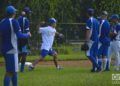 Jeremy Guthrie da clases en la clínica de béisbol. Foto: Otmaro Rodríguez.