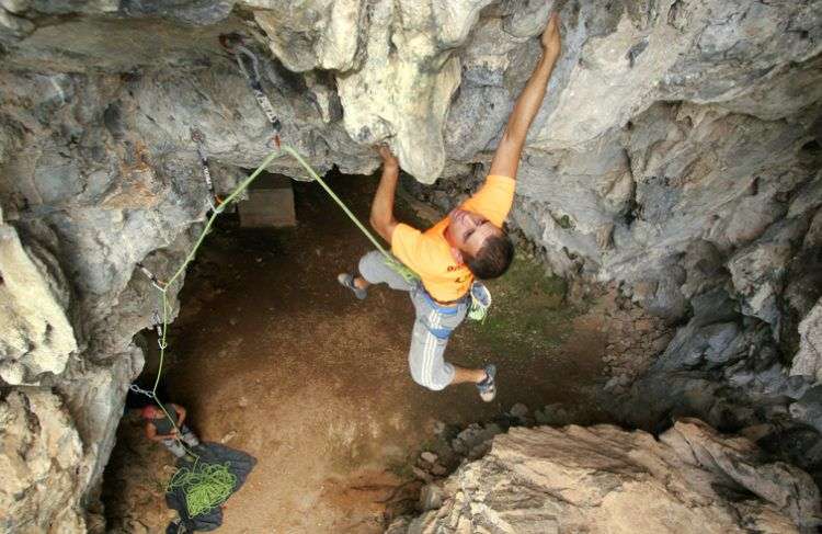 Escaladores cubanos en Viñales. Foto: El Toque.