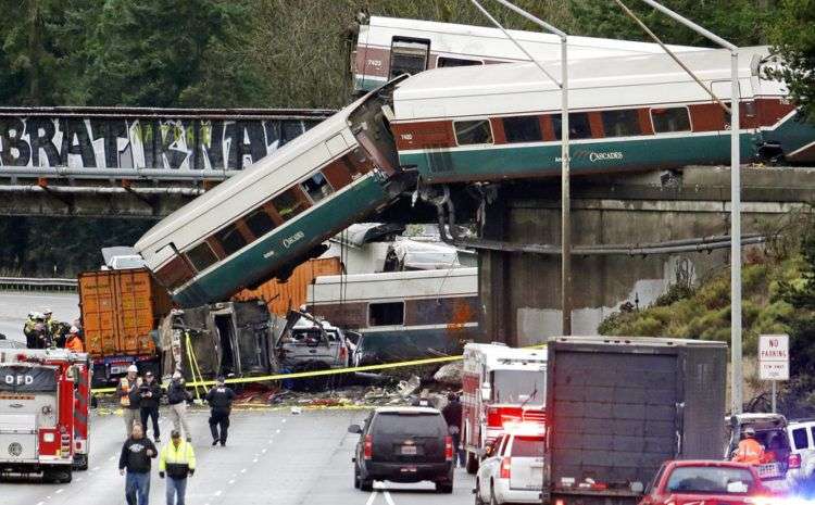 Vagones del tren Amtrak. Foto: Elaine Thompson / AP.