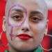 Una activista en favor del aborto con un símbolo de Venus pintado en la cara escucha un discurso afuera del Congreso durante la presentación de un proyecto de legalización en Buenos Aires. Foto: Victor R. Caivano / AP.