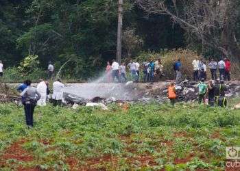 Avión estrellado cerca de la terminal 1 del Aeropuerto José Martí. Foto: Javier Arrizurieta.