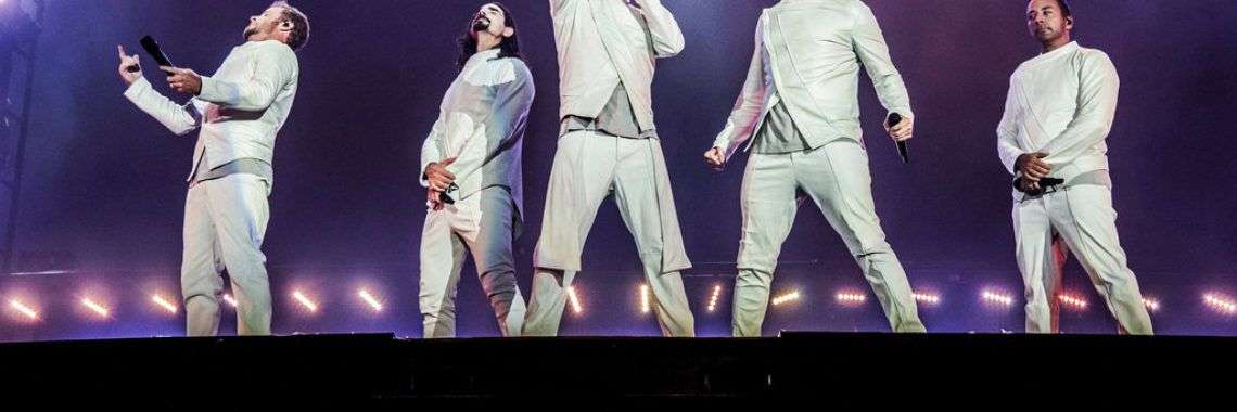 Brian Littrell, Kevin Richardson, AJ McLean, Nick Carter y Howie Dorough de los Backstreet Boys, de izquierda a derecha, actúan en el Festival d'ete de Quebec en Quebec City, en julio de 2017. Foto: Amy Harris / Invision / AP.