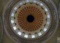 La cúpula del Capitolio de La Habana, divide al ala norte del sur. Foto: Otmaro Rodríguez.